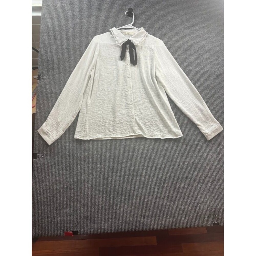 Hazel Women’s Medium White Ruffle Button Front Blouse Black Bow Long Sleeve